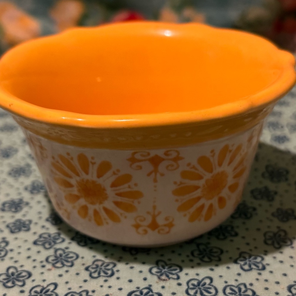 Pioneer woman fluted edge ramekin